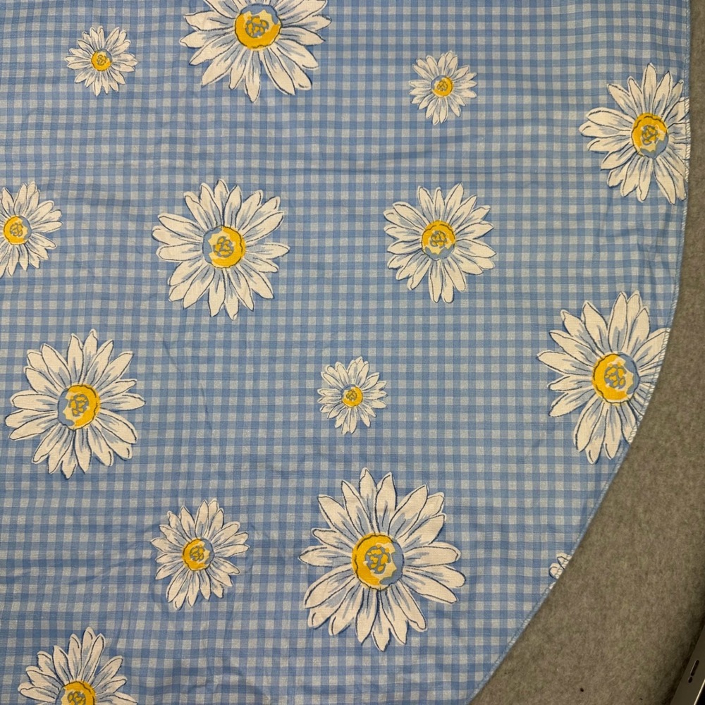 70s Vtg Blue Gingham Daisy Floral Oval Tablecloth Flannel Backed 50x68"